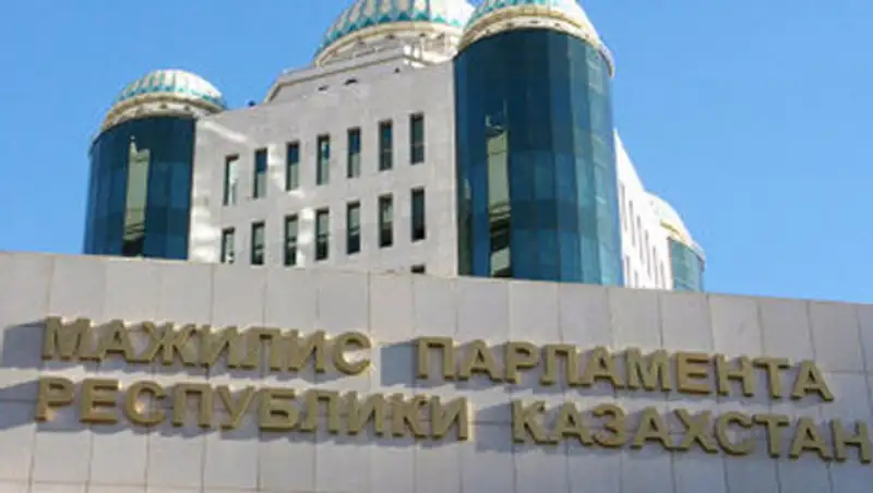 Мажилис принял в работу законопроект о применении в ТС информтехнологий при обмене электронными документами