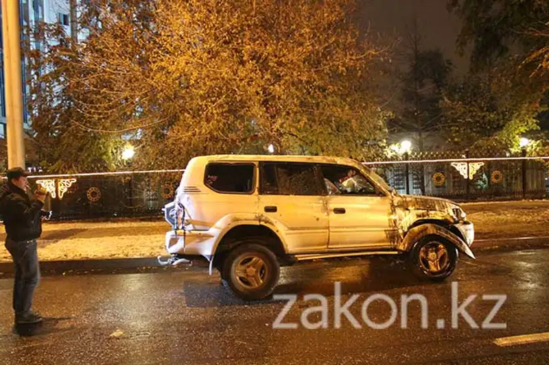 Нетрезвый водитель перевернулся на внедорожнике (фото) Нетрезвый водитель перевернулся на внедорожнике (фото), фото - Новости Zakon.kz от 11.11.2013 19:27