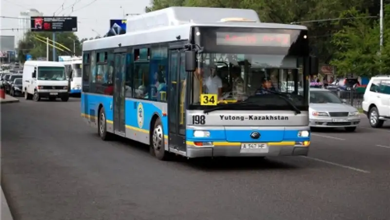 Лучших водителей автобусов наградили в Алматы