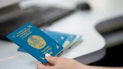 Кому не нужно платить госпошлину за паспорт и удостоверение личности, фото - Новости Zakon.kz от 11.07.2022 13:47