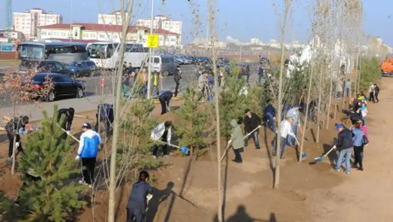 Депутаты Мажилиса столицы РК приняли участие в общегородском субботнике
