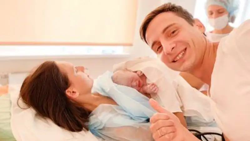 Казахстанцев вновь допустили к партнерским родам