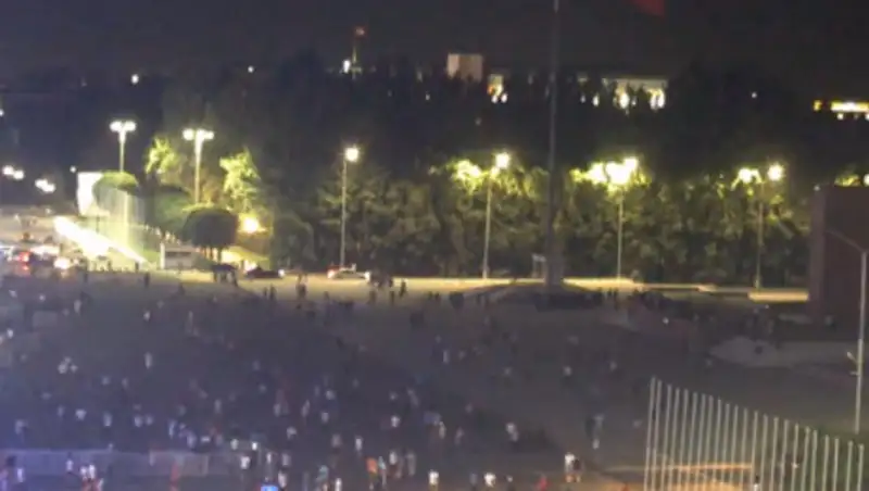 Видео разгона демонстрантов в Бишкеке появилось в Сети