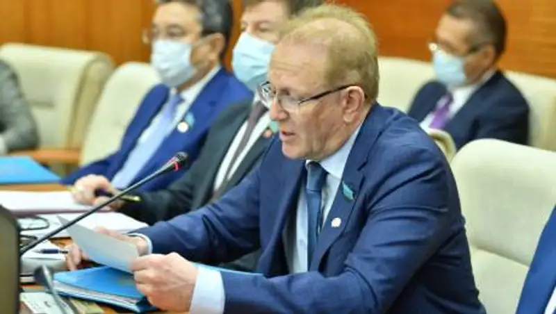 Открыть сухопутные границы для вакцинированных предлагает депутат