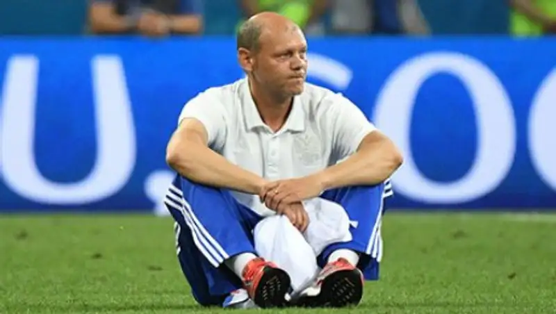 Тренер сборной России сравнил критика команды с невостребованным алкоголиком