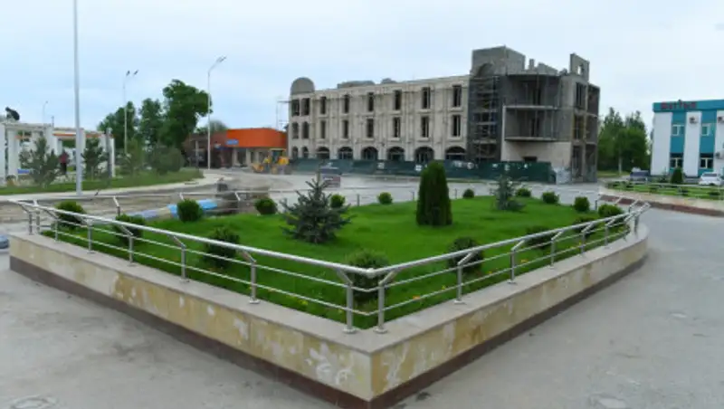 В Туркестане активно ведется благоустройство и озеленение города