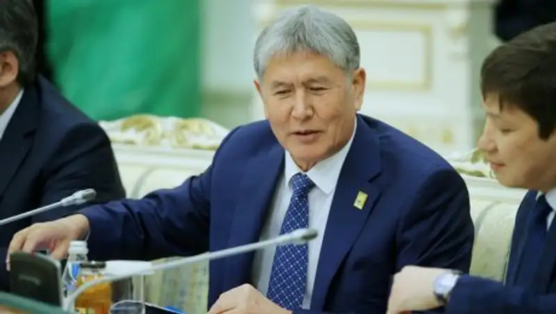 Президент Кыргызстана одобрил сокращение полномочий главы государства