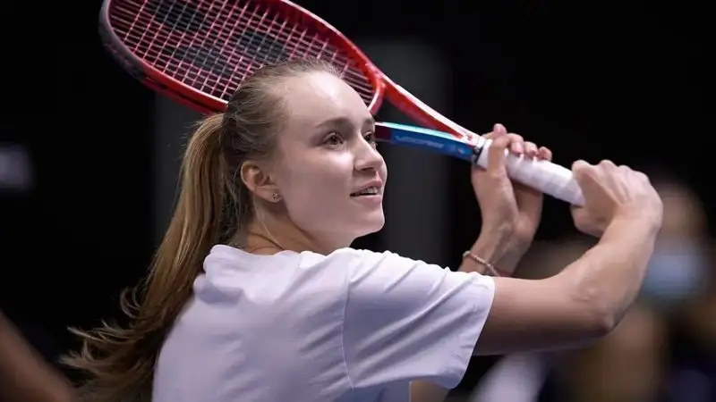 Елена Рыбакина выиграла второй матч на выставочном турнире в ОАЭ