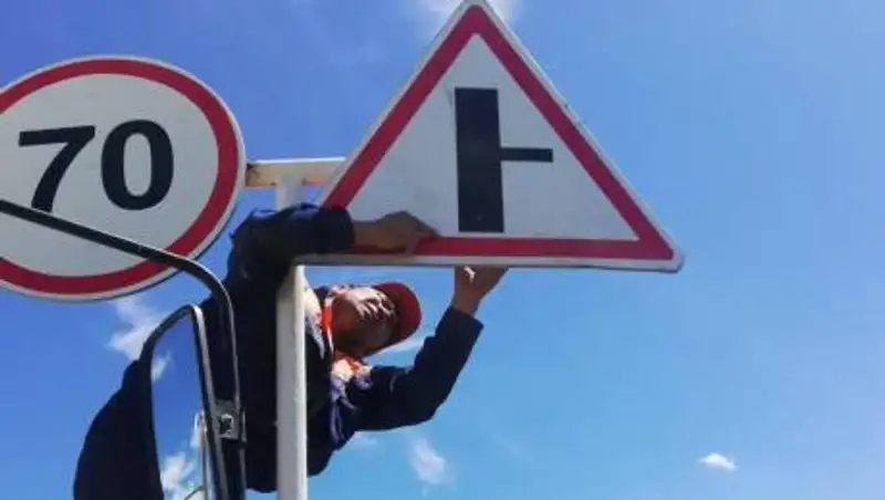 В Шымкенте установят около 3 тысяч дорожных знаков