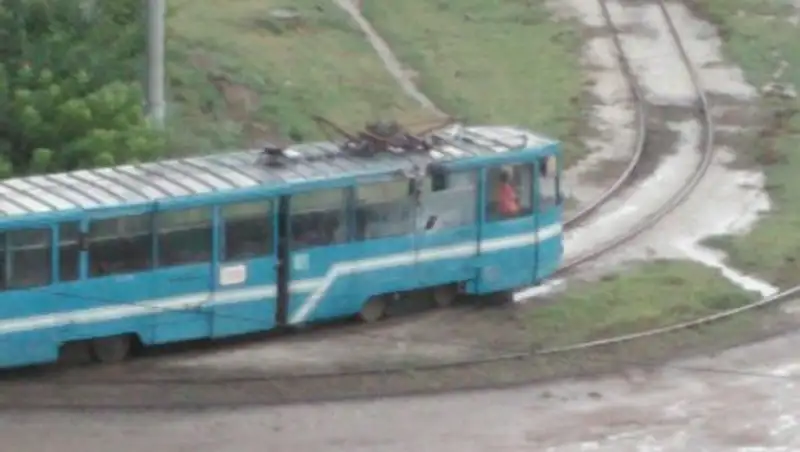 В Павлодаре в трамвай попала молния