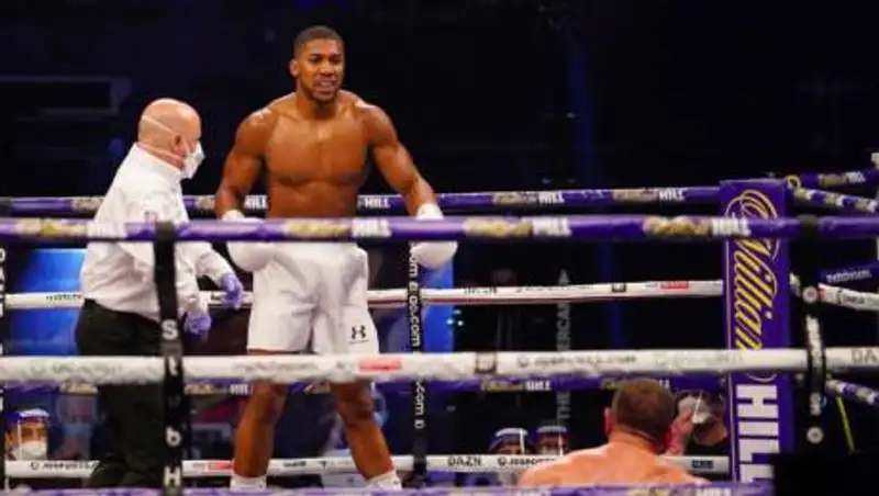 Джошуа нокаутировал Пулева и защитил четыре пояса чемпиона мира