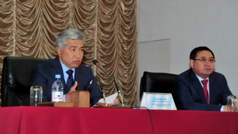 Министр обороны РК представил командующих Аэромобильными войсками и РгК «Запад»