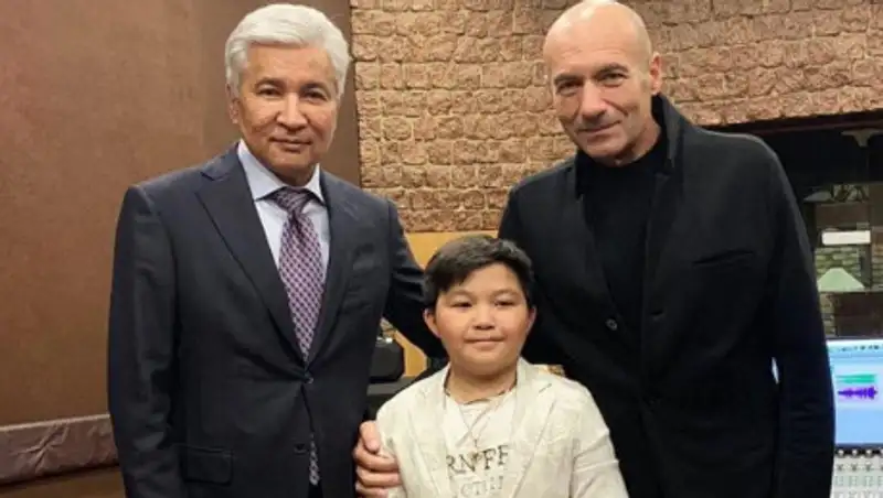 Токаев наградил Игоря Крутого орденом