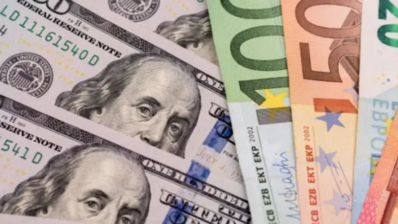 Курс доллара в обменниках вырос до 402 тенге