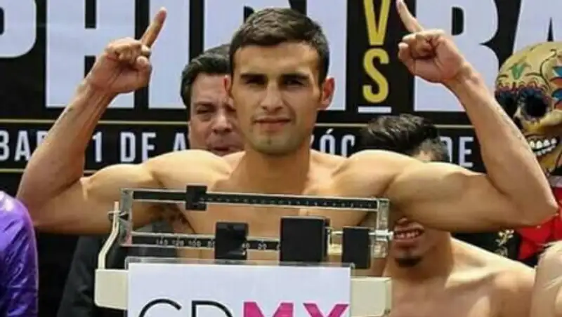 Боксер упал прямо на ринге и скончался через несколько дней