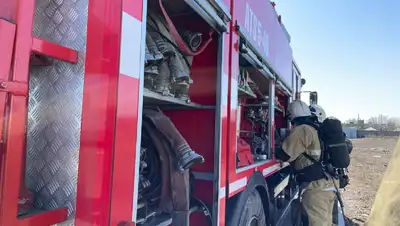 пожар, фура , фото - Новости Zakon.kz от 22.04.2022 16:51