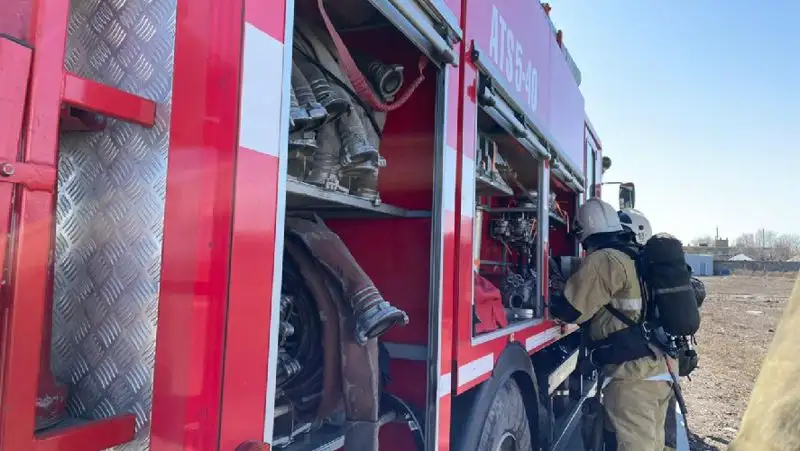 Фура с товаром сгорела в Алматинской области