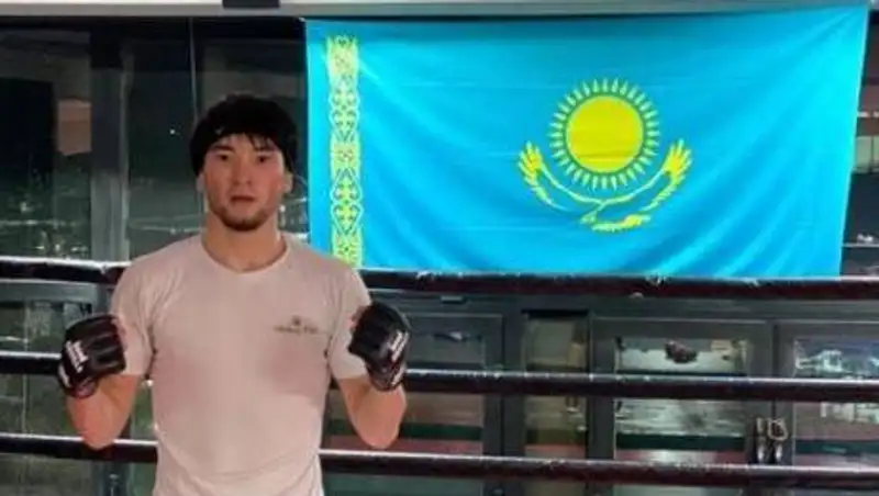 Непобежденный казахстанец сделал заявление о титульном бое в промоушне Хабиба