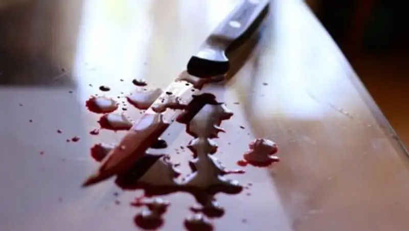 Врача ударили ножом на рабочем месте в Актобе