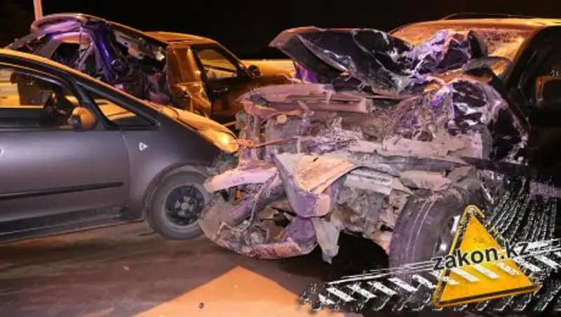 Сильный ветер стал причиной массового ДТП на трассе Алматы-Талдыкорган