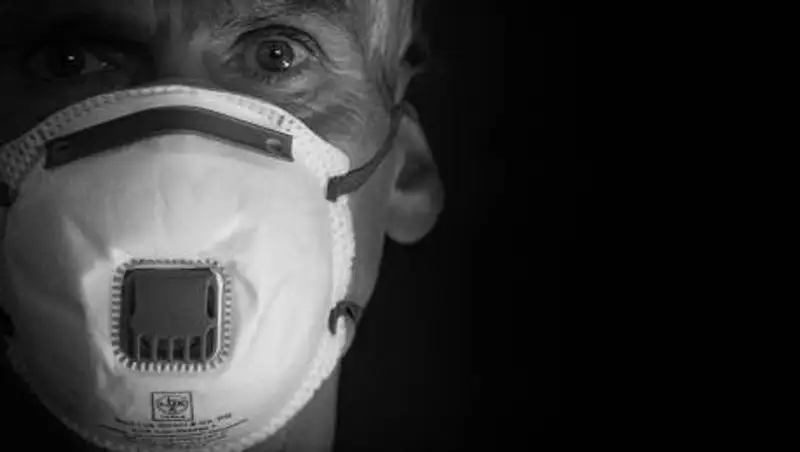 Названы неочевидные симптомы COVID-19, из-за которых нужно обратиться к врачу