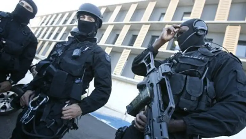 В центре Парижа при перестрелке погиб полицейский