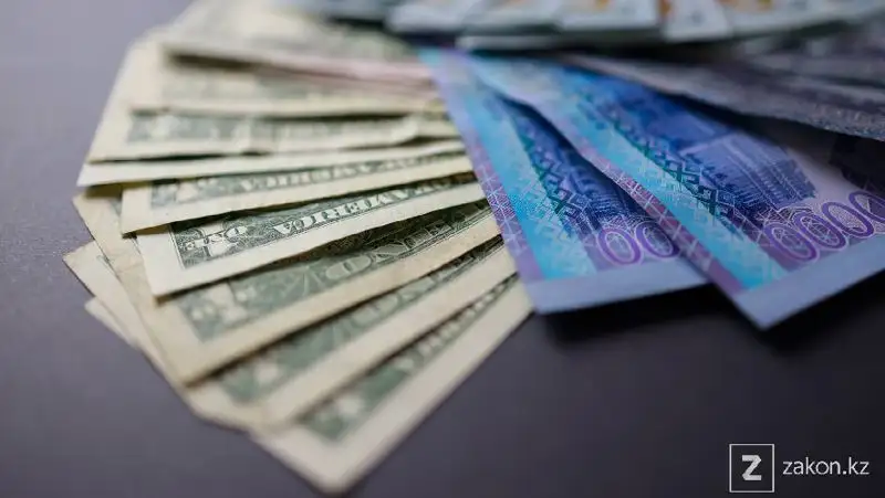 Курс доллара снизился на торгах