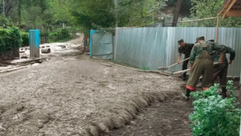 В Алматы продолжаются аварийно-восстановительные работы после схода селя