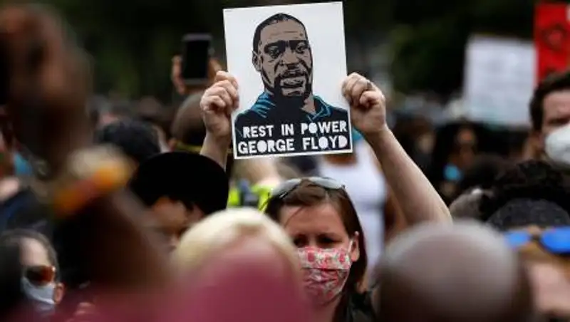 Судмедэксперт в суде рассказал, из-за чего умер Джордж Флойд