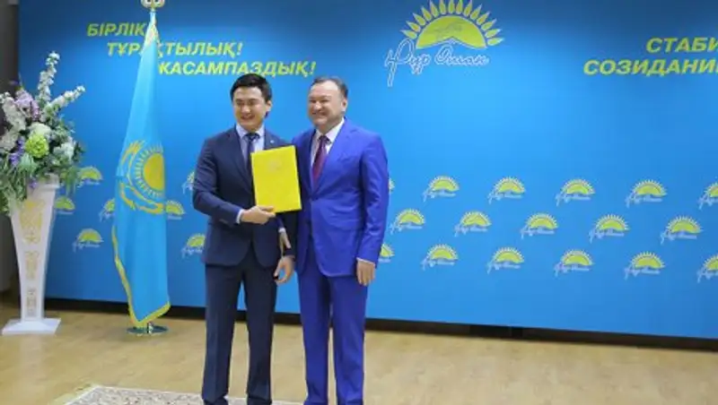 Торегали Тореали и Ерке Есмахан вступили в "Нұр Отан"