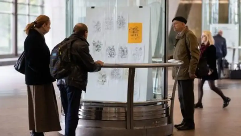 Казахстанский художник выставил свои картины в московском метро