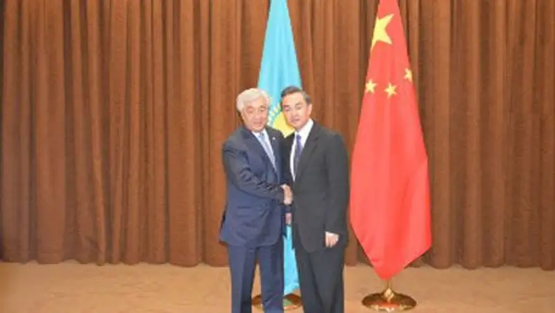 Главы внешнеполитических ведомств Казахстана и Китая подписали меморандум