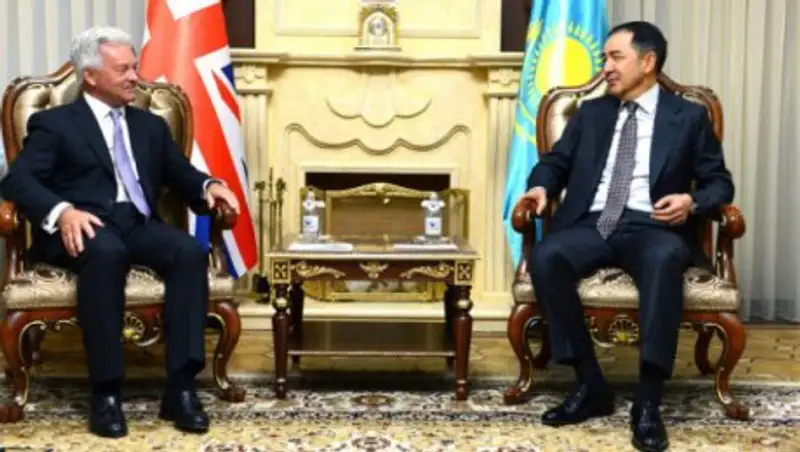 Сагинтаев провел встречу с Министром иностранных дел Великобритании Аланом Данканом