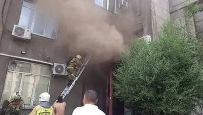 пожар спасение Алматы, фото - Новости Zakon.kz от 29.06.2022 11:42