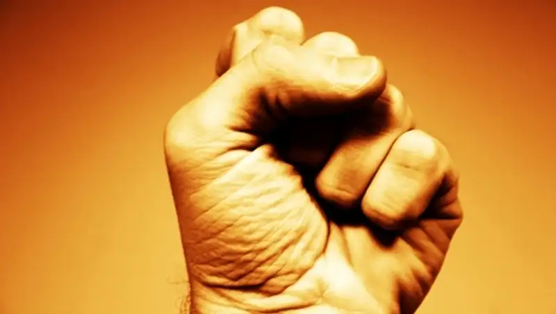 В Астане двое пьяных мужчин избили кондуктора