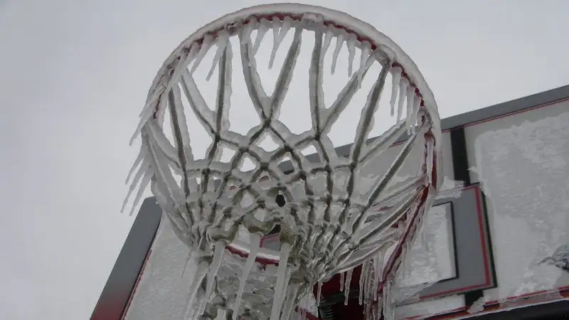 "Циклон-бомба" погрузил север США в хаос – есть погибшие