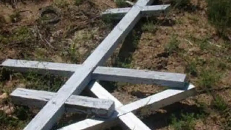 В Карагандинской области задержан кладбищенский вандал