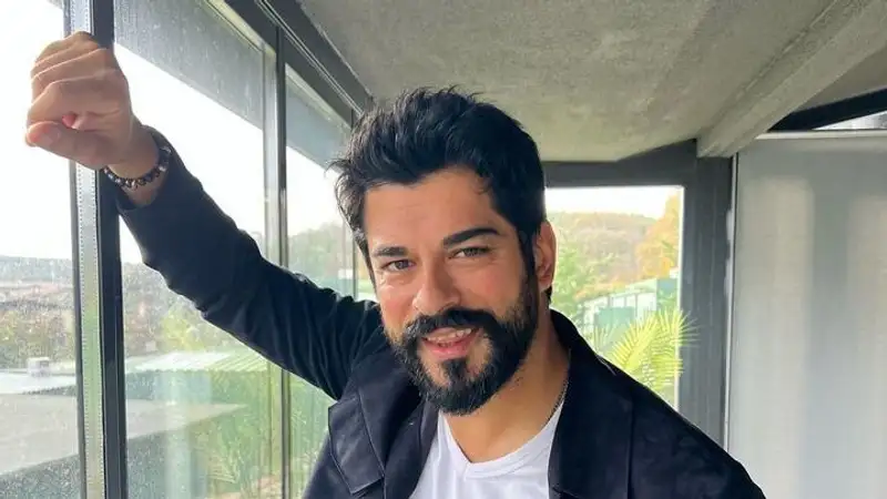 Бурак Озчивит прилетел в Алматы