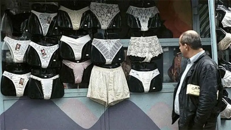 На центральной дороге Актау Hyundai Tucson врезался в торговый павильон