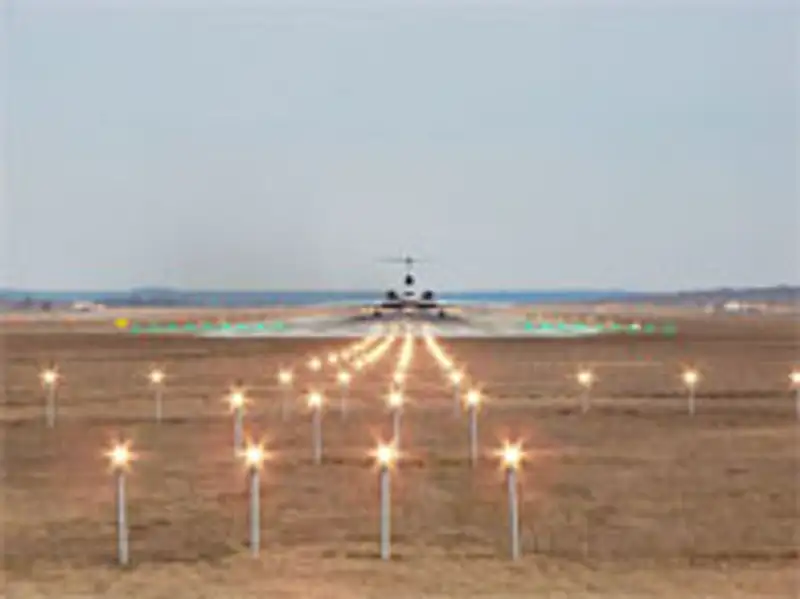 В Кокшетау сдали в эксплуатацию взлетно-посадочную полосу аэродрома, фото - Новости Zakon.kz от 11.12.2011 16:40
