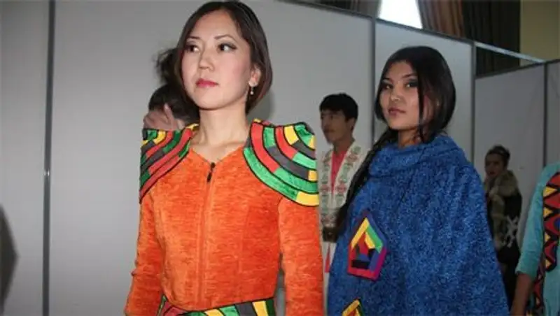 Шымкентские дизайнеры предлагают переодеть казахстанцев в национальную одежду