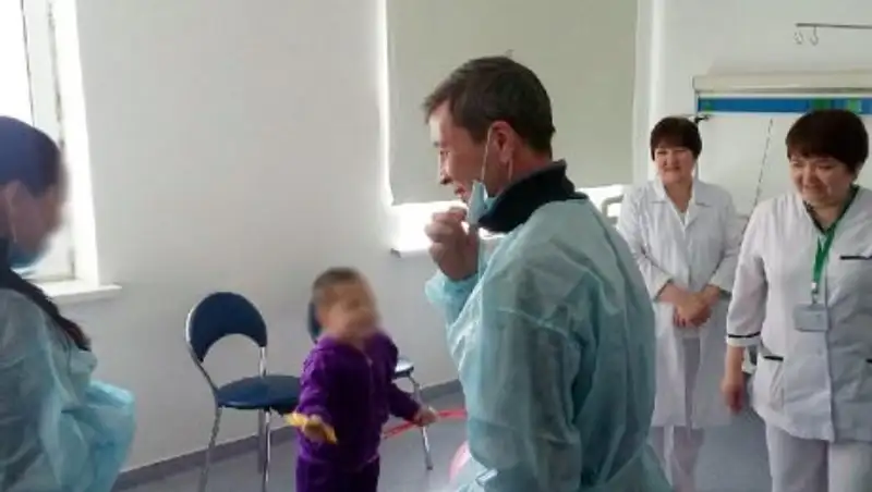 Родственница девочки из Астаны не верит, что ее мог избить родной дядя