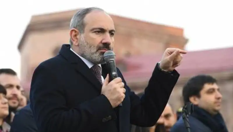 Пашинян объявил об увольнении главы Генштаба. В Армении пройдет очередной митинг