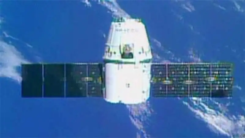 Грузовой корабль Space X Dragon успешно вернулся с МКС