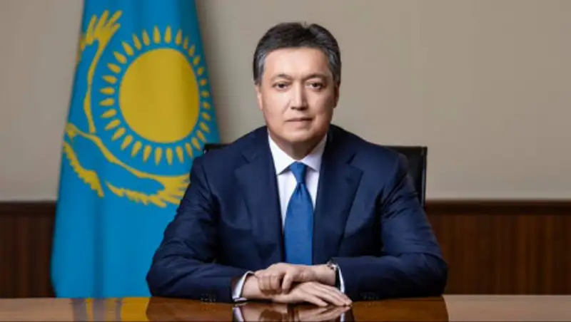 Вертолет с премьер-министром Казахстана совершил аварийную посадку в Жамбылской области