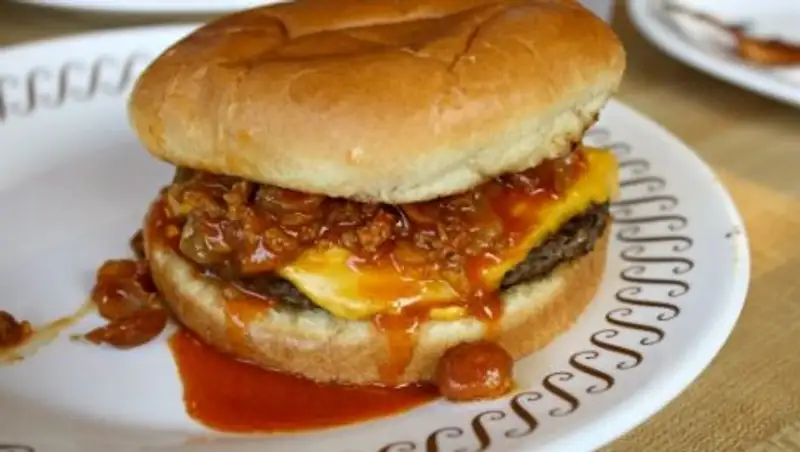 Американец порвал пищевод после поедания бургера со жгучим перцем чили