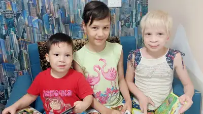 Пусть всегда будет счастье: в Семее семья воспитывает троих своих и четверых приемных детей, фото - Новости Zakon.kz от 26.06.2023 14:17