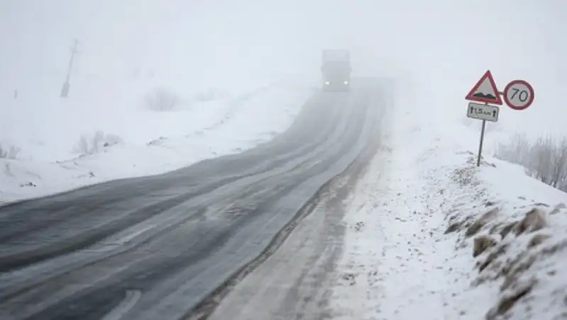 В Акмолинской области и ВКО сохраняются ограничения движения автотранспорта