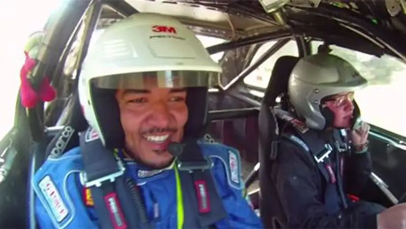 Польский гонщик доказал, что на машине можно ездить и без руля