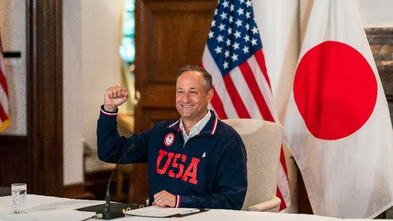 Муж вице-президента США заболел COVID-19